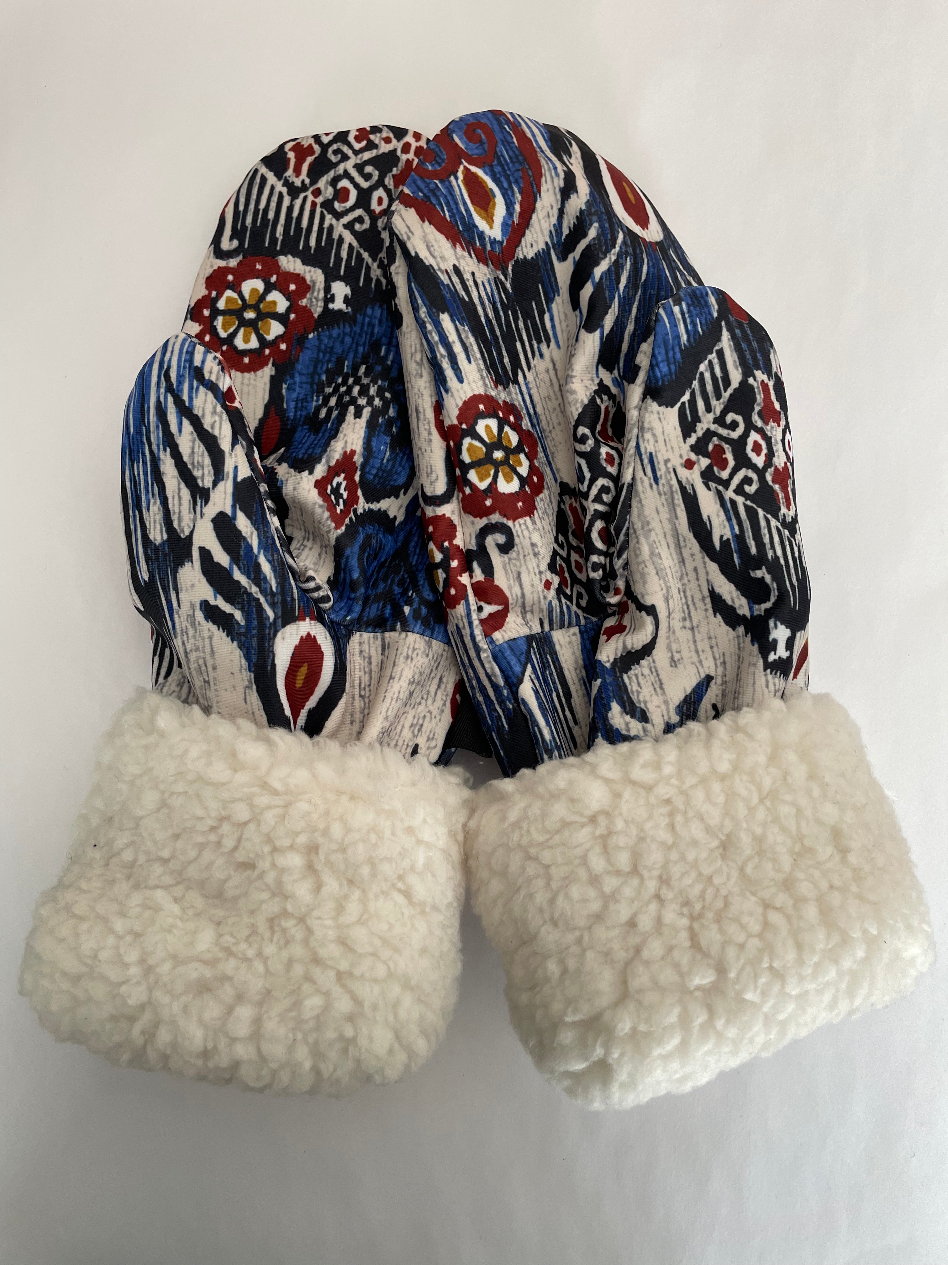 Patterned Mitts - Folk Art